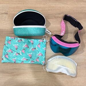Woman’s Snow Ski Goggles with Teal Case and Pink Trim -